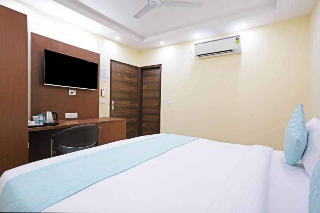 Hotel Mannat Bhera Enclave Нью-Дели Экстерьер фото