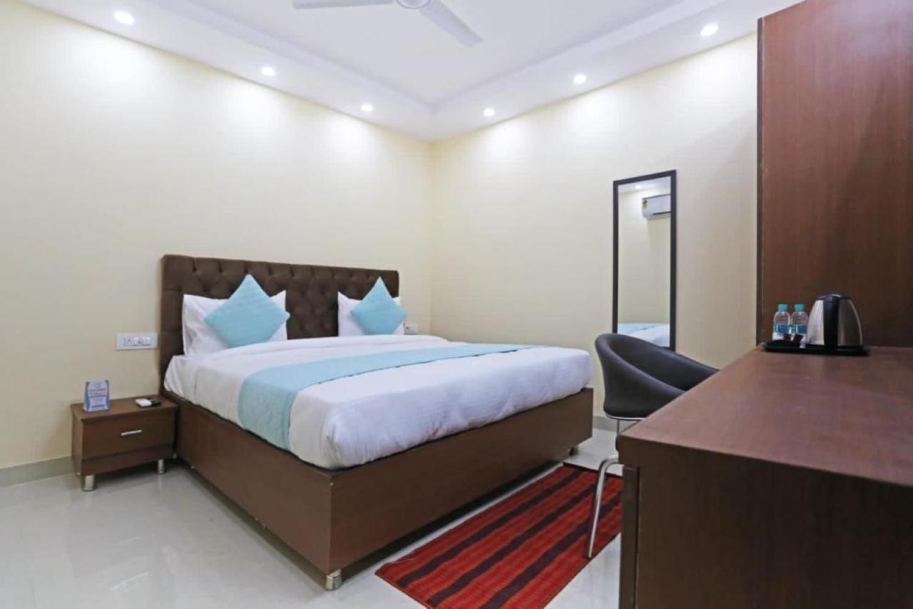 Hotel Mannat Bhera Enclave Нью-Дели Экстерьер фото