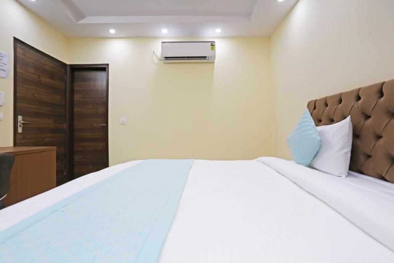 Hotel Mannat Bhera Enclave Нью-Дели Экстерьер фото