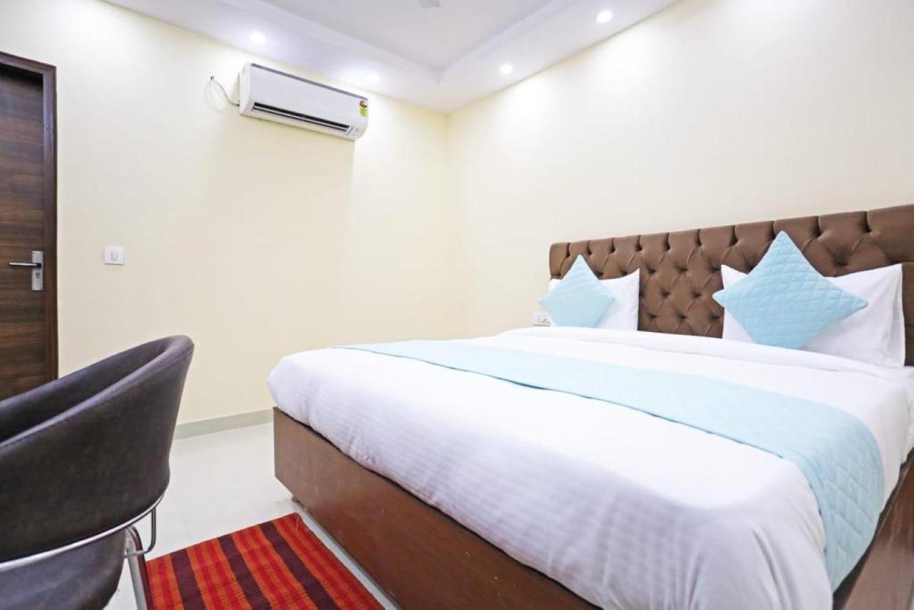 Hotel Mannat Bhera Enclave Нью-Дели Экстерьер фото