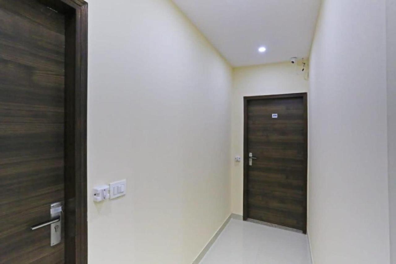 Hotel Mannat Bhera Enclave Нью-Дели Экстерьер фото